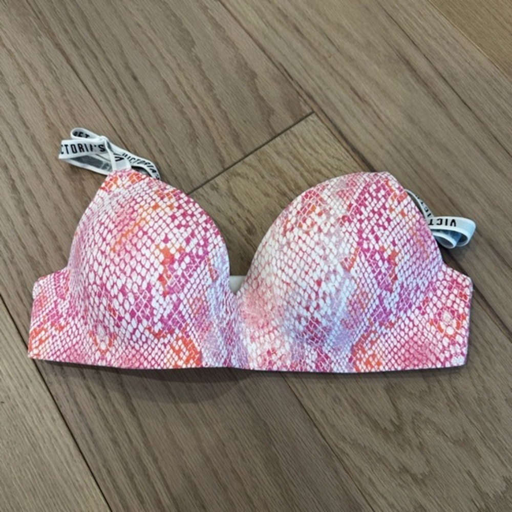 NWOT Victoria's Secret Pink and White Patterned Bra